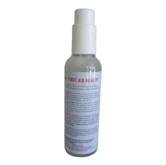 First Aid Beauty 2-in-1 Cleansing Oil & Makeup Remover - Picture 3 of 5